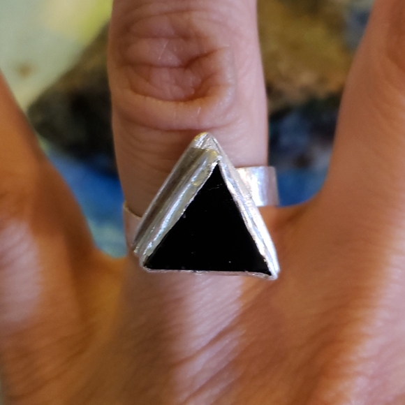 925 Silver Handmade Black Triangle Onyx Ring - Picture 5 of 9